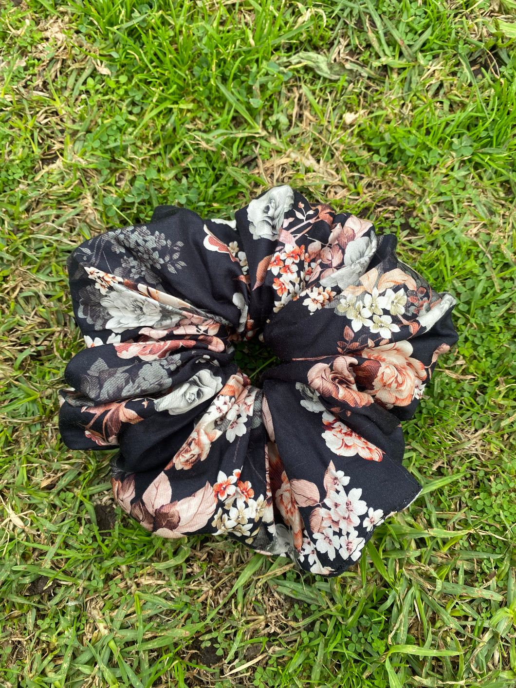 XXL Black and dusty pink floral